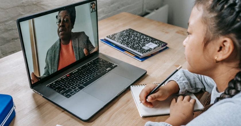 How to Balance In-Person and Online Classes in Sixth Form